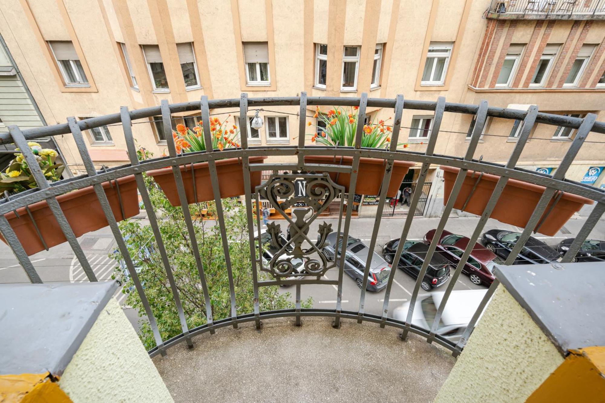 Bpr W21 Retro Home With Balcony Budapeste Exterior foto